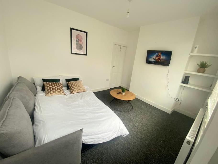 3-Bed Home From Home, Sleeps 6, Great For Contractors, Close To Gulliver'S Valley Theme Park, Free Parking, Hot Tub, Couple Retreat Sheffield Exterior foto