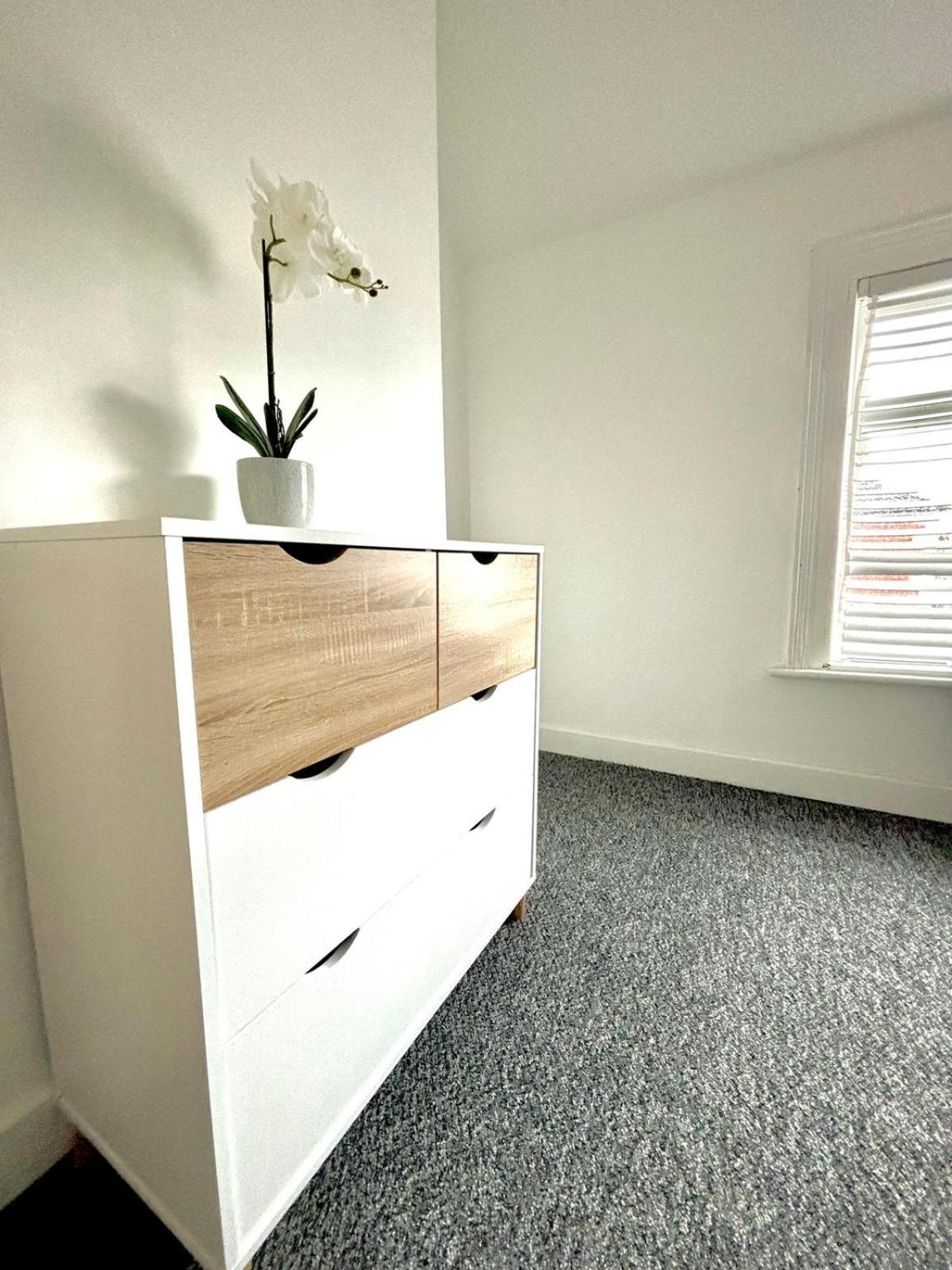 3-Bed Home From Home, Sleeps 6, Great For Contractors, Close To Gulliver'S Valley Theme Park, Free Parking, Hot Tub, Couple Retreat Sheffield Exterior foto